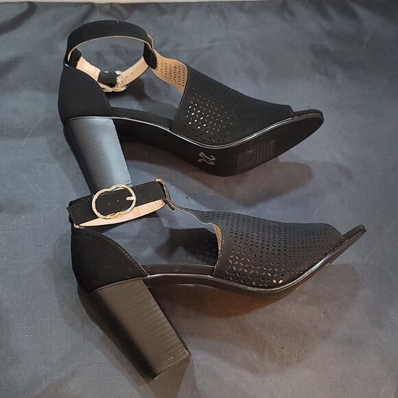 BRAND NEW FOREVER T-STRAP BLOCK-HEEL OPEN TOE BOOTIE - Picture 11 of 15